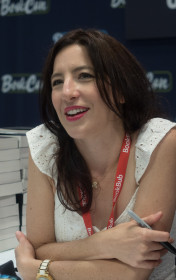 Portret Stephanie Garber